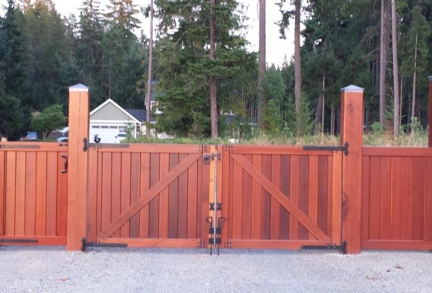 Rivers Edge Estate Gate